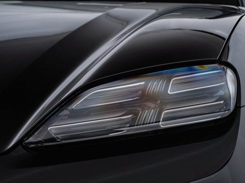 Certified 2025 Porsche Macan 4S Electric AWD/4WD image 7