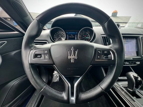 Used 2017 Maserati Levante image 41