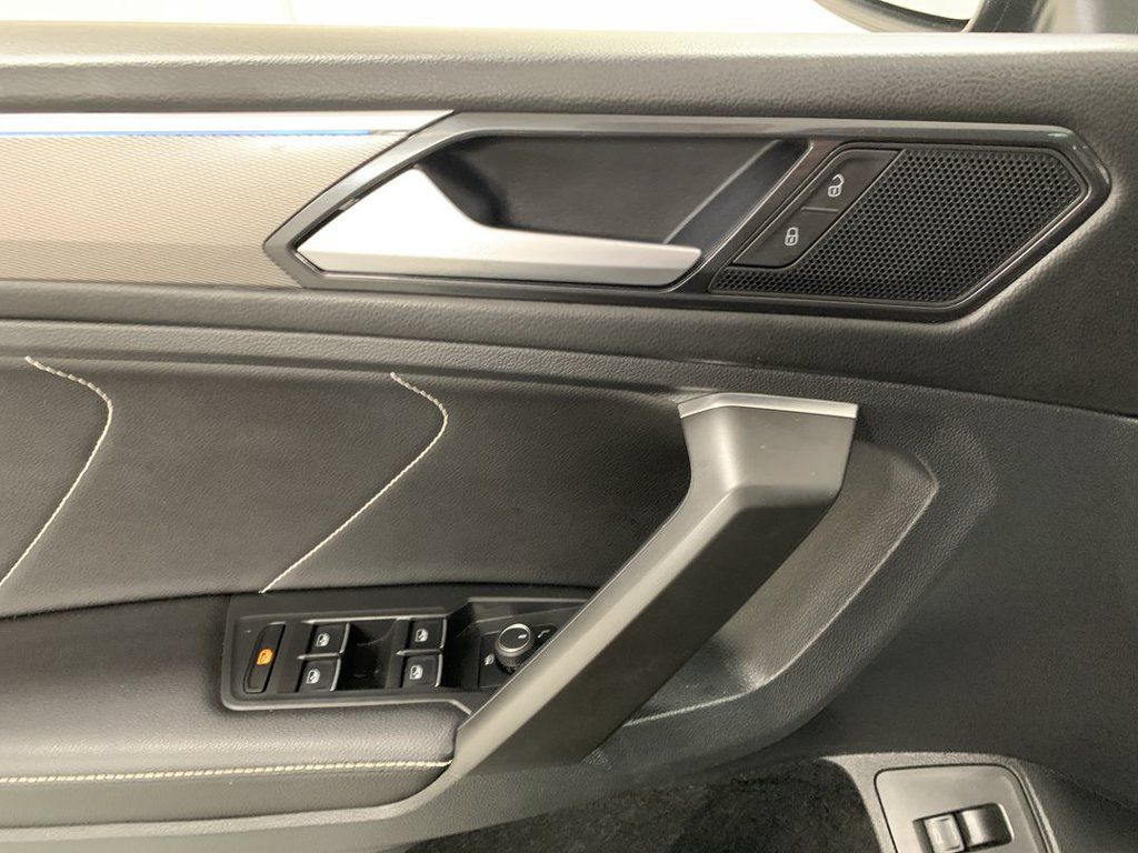 Used 2022 Volkswagen Tiguan SE R-Line AWD/4WD image 11