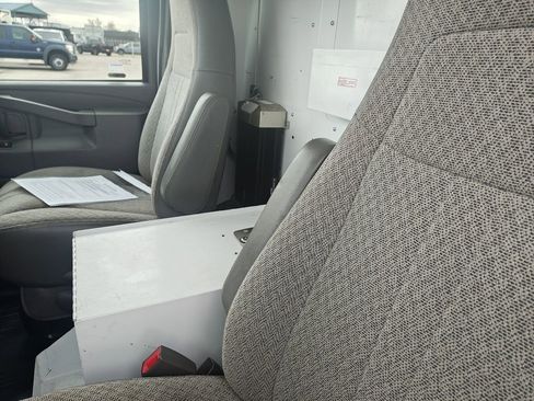 Used 2019 Chevrolet Express 3500 w/ Driver Convenience Package image 7
