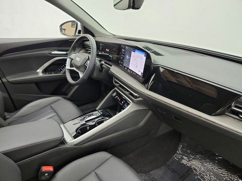 Used 2025 Audi Q5 Premium w/ Convenience Package AWD/4WD image 30