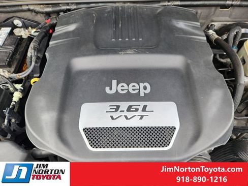 Used 2013 Jeep Wrangler Unlimited Rubicon AWD/4WD image 31