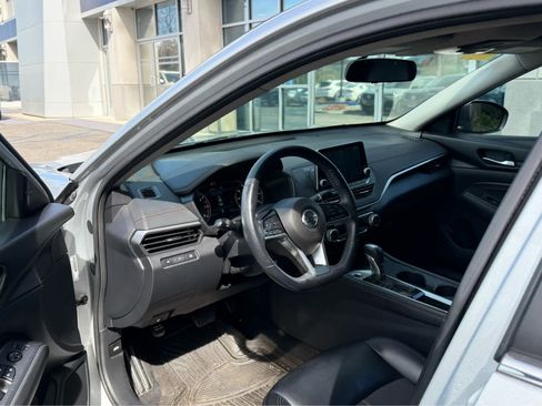 Used 2019 Nissan Altima 2.5 SR w/ SR Premium Package image 3