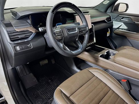 New 2026 GMC Acadia Denali Ultimate w/ LPO, Floor Liner Package image 5