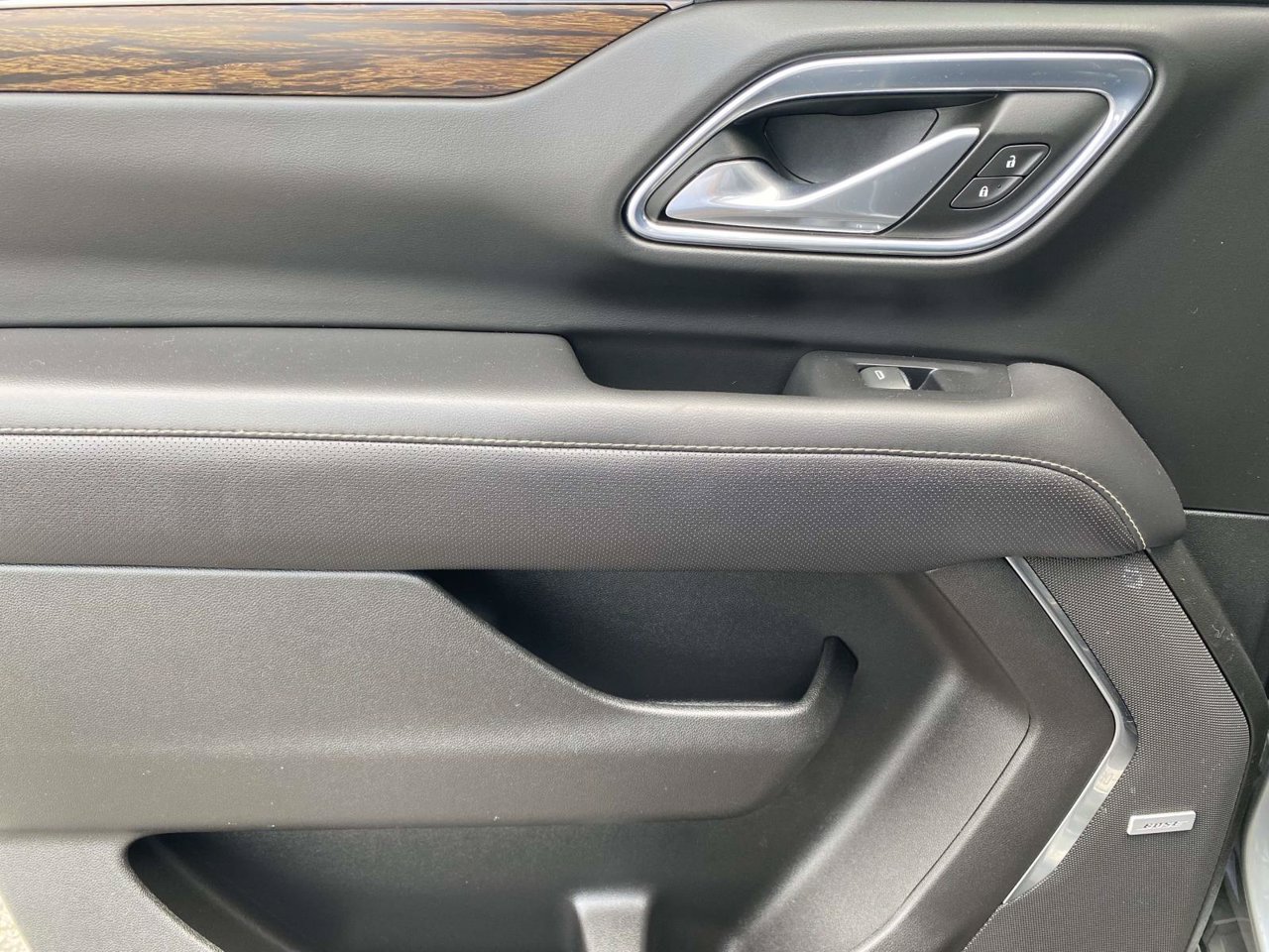 Used 2024 Chevrolet Suburban Premier RWD image 18
