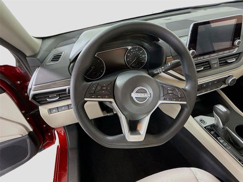 Used 2025 Nissan Altima 2.5 SV FWD image 5