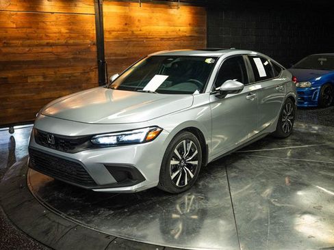 Used 2023 Honda Civic EX-L image 2