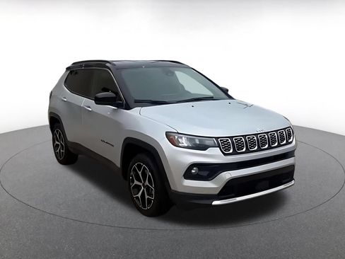 Used 2025 Jeep Compass Limited AWD/4WD image 3