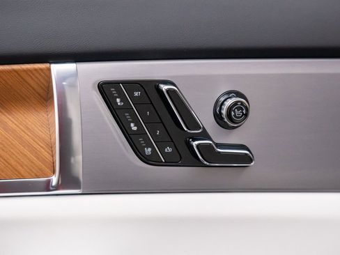 New 2026 Cadillac Vistiq Luxury w/ LPO, Floor Liner Package image 17