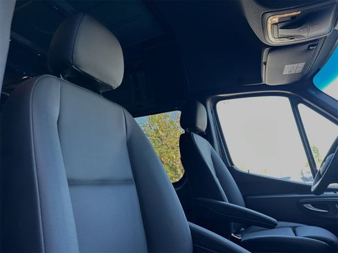 Used 2024 Mercedes-Benz Sprinter 2500 image 17