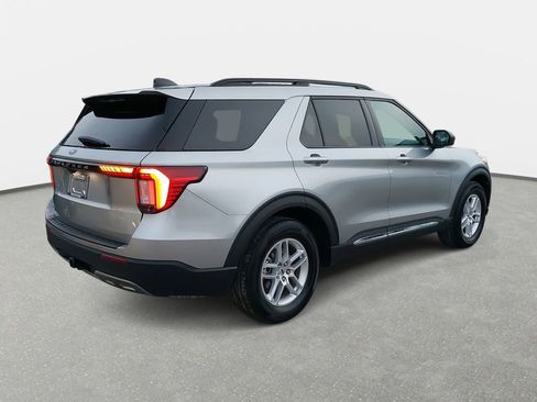 Used 2025 Ford Explorer Active w/ Active Comfort Package image 5