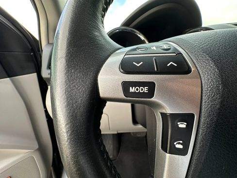 Used 2013 Toyota Highlander Limited AWD/4WD image 32