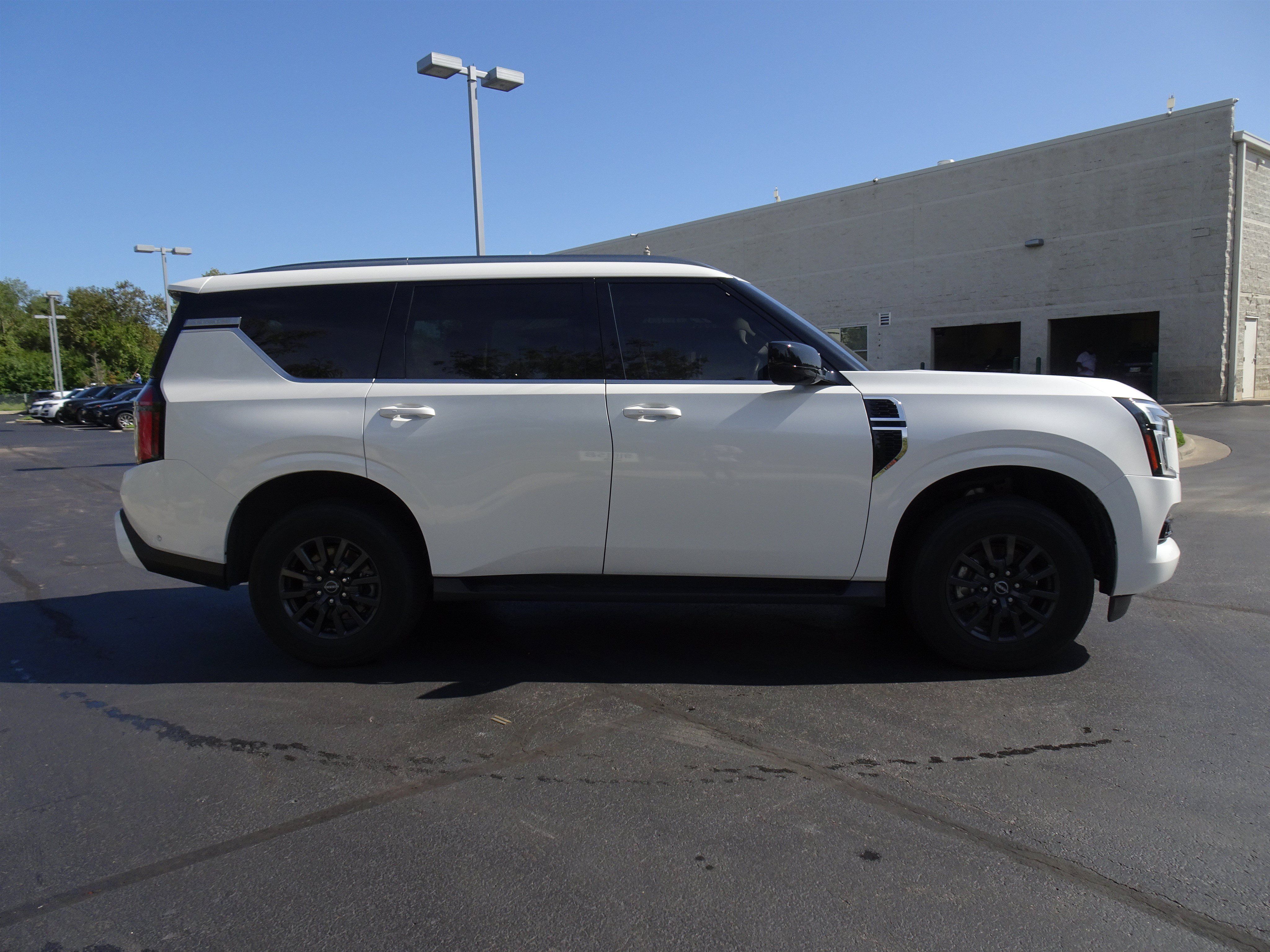 Used 2025 Nissan Armada SV AWD/4WD image 7