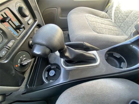 Used 2003 GMC Envoy SLE w/ Skid Plate Package image 18