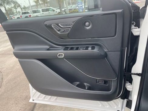 New 2026 Lincoln Aviator AWD image 19