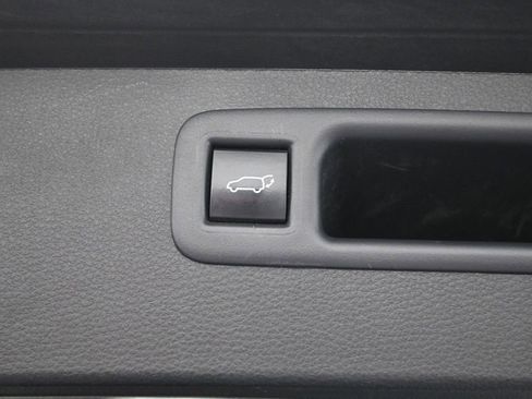 Used 2023 Toyota Highlander XLE AWD/4WD image 36