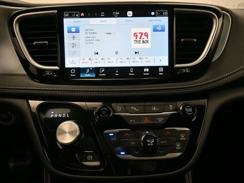 Used 2026 Chrysler Pacifica Limited w/ S Appearance Package FWD image 28