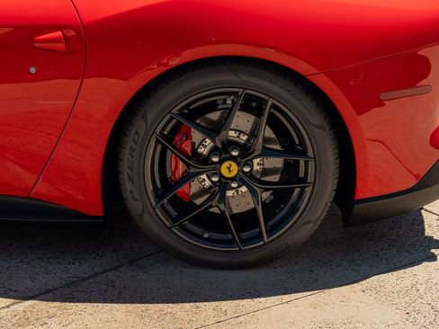 Used 2016 Ferrari F12 Berlinetta RWD image 10