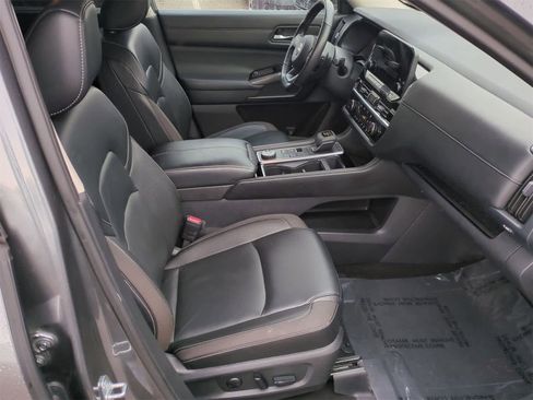 Used 2023 Nissan Pathfinder SL image 20