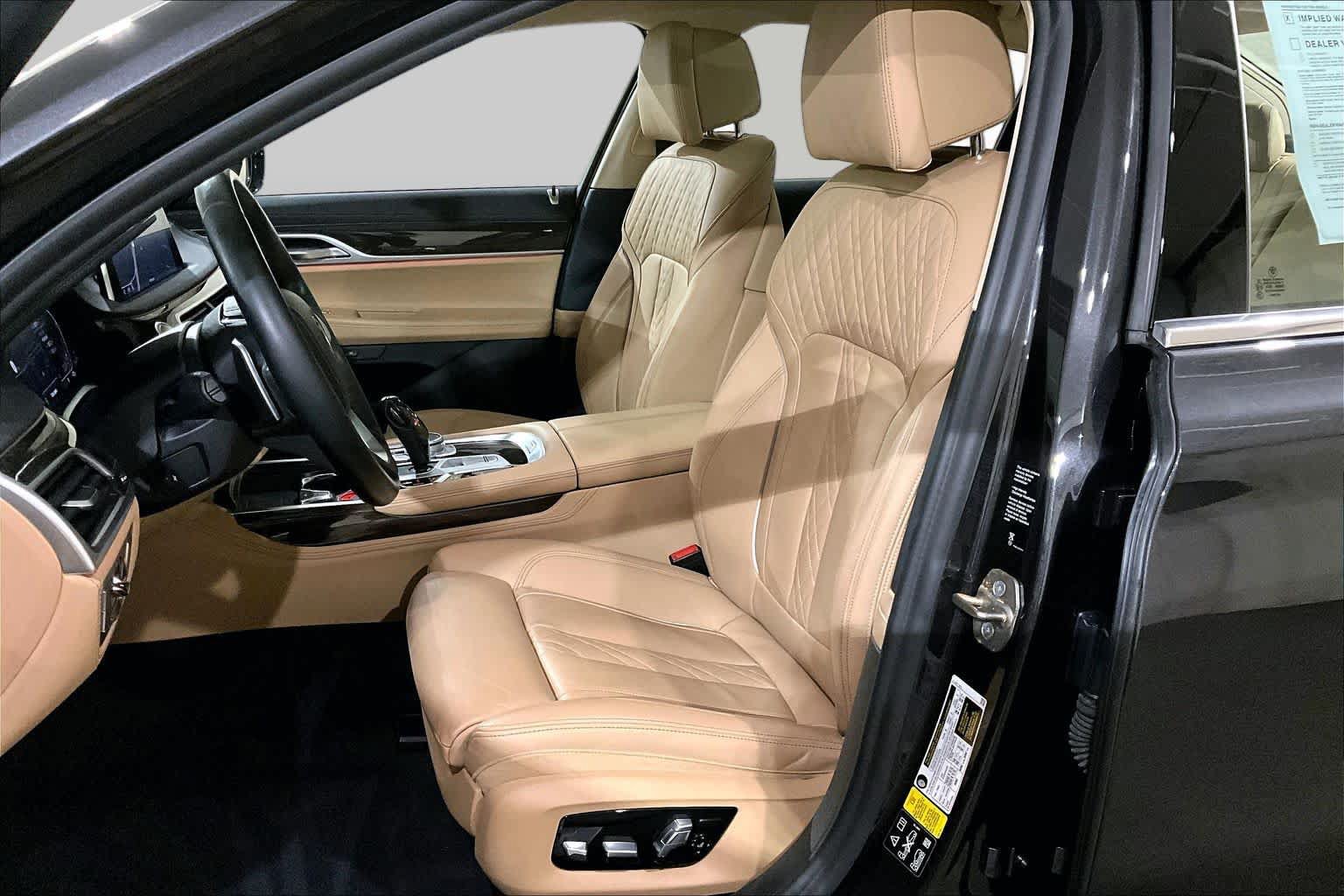 Used 2022 BMW 750i xDrive AWD/4WD image 8