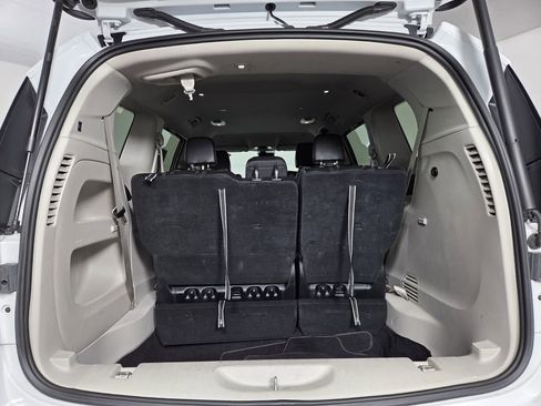 Certified 2023 Chrysler Pacifica Touring-L image 54