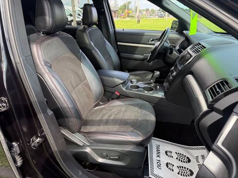 Used 2019 Ford Explorer XLT w/ Equipment Group 202A AWD/4WD image 24