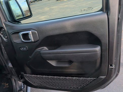 Used 2022 Jeep Gladiator Sport image 19