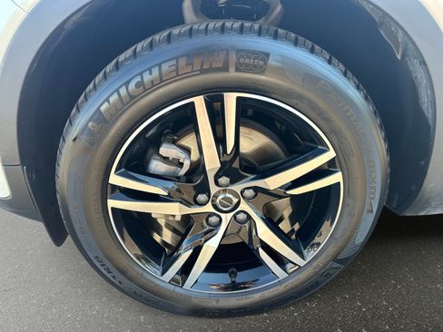 Certified 2025 Volvo XC40 B5 Core image 10