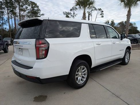 Used 2024 Chevrolet Suburban LT RWD image 5