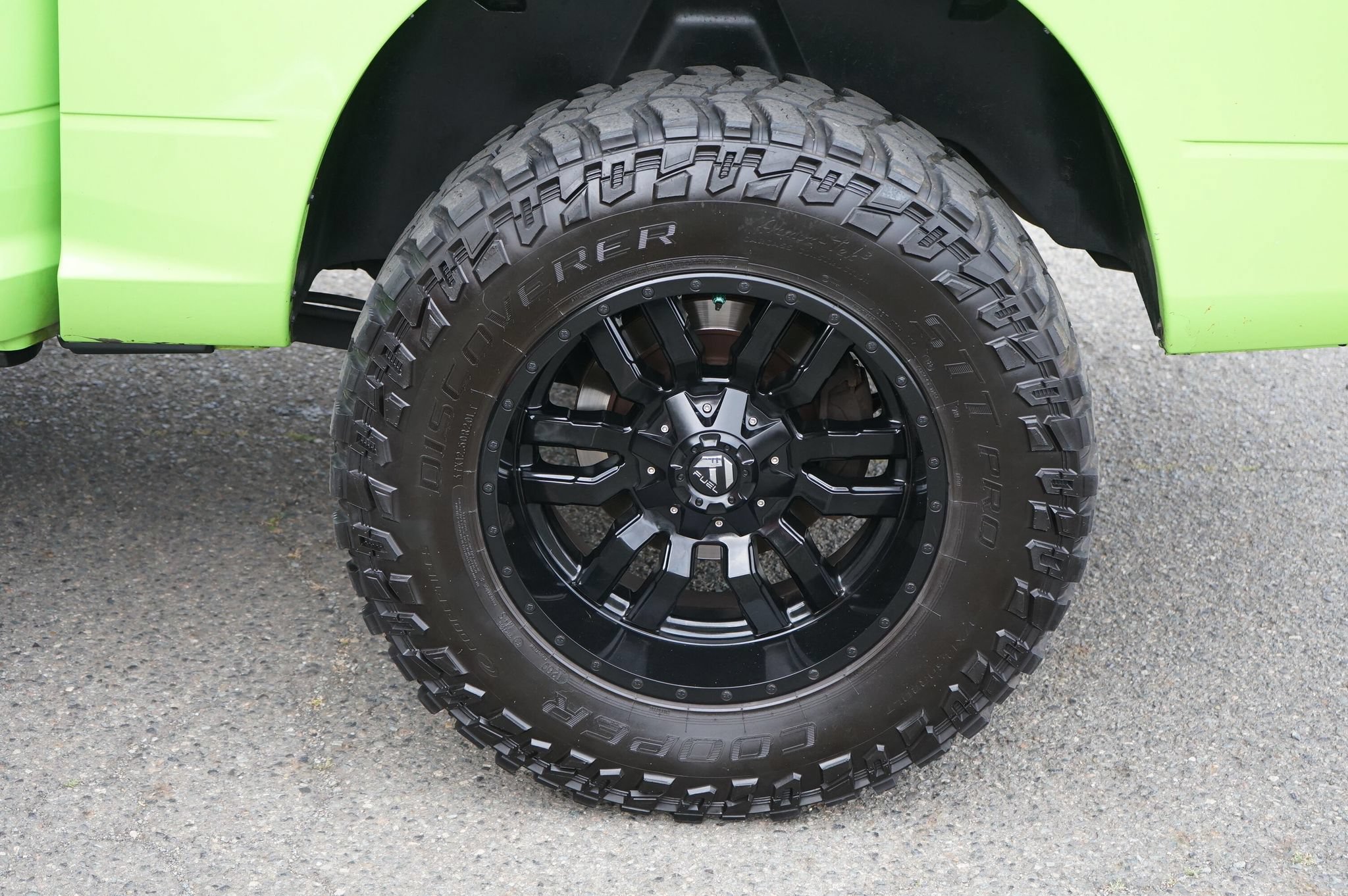Used 2017 RAM 1500 Sport w/ Sublime Green Sport Package AWD/4WD image 9