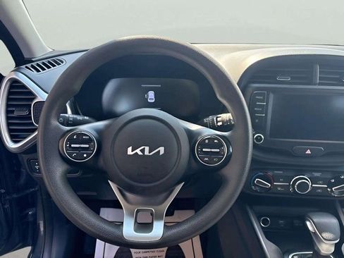 Used 2023 Kia Soul LX w/ LX Technology Package image 9