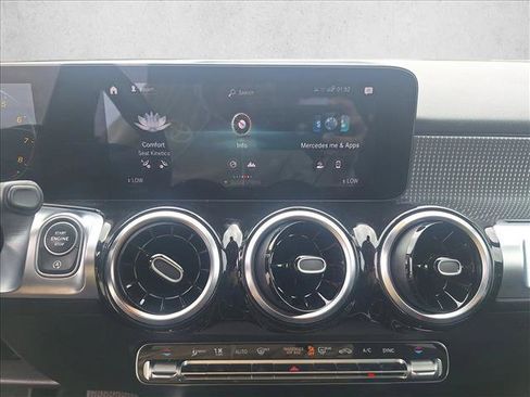 Used 2022 Mercedes-Benz GLB 250 image 12