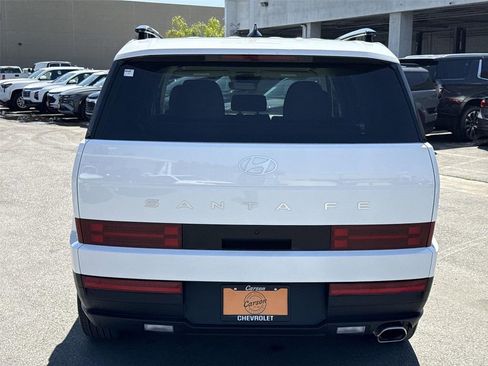 Used 2025 Hyundai Santa Fe SEL image 4