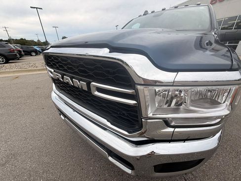 Used 2024 RAM 3500 Tradesman w/ Chrome Appearance Group AWD/4WD image 9