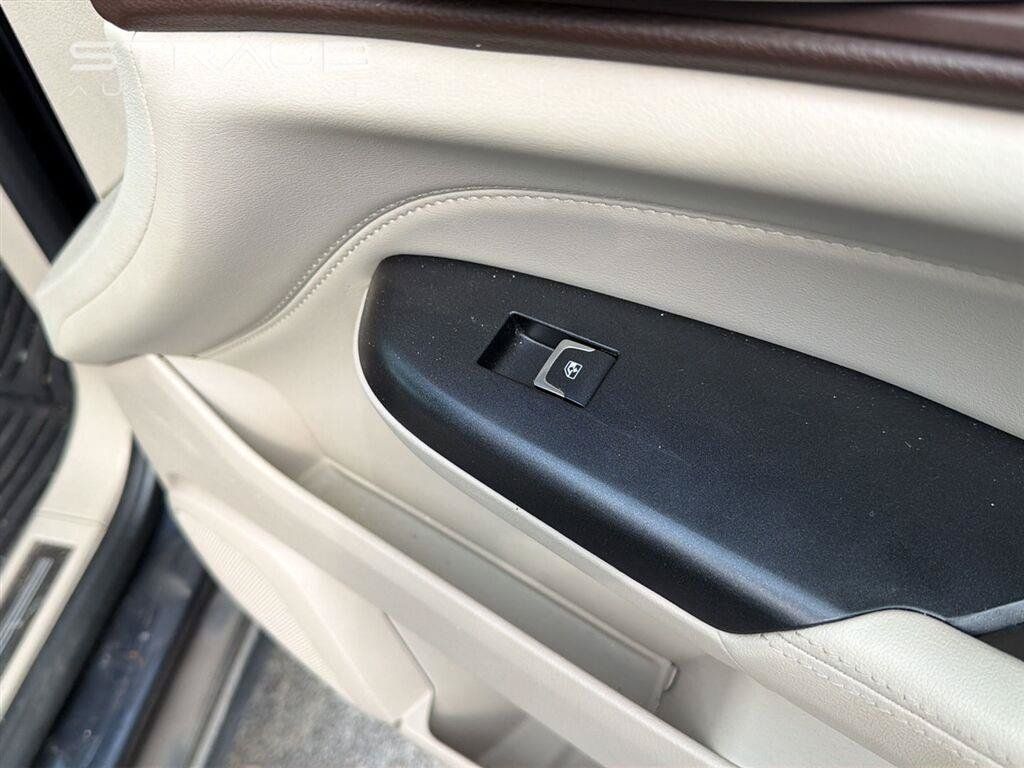 Used 2016 Cadillac SRX Performance w/ Driver Awareness Package AWD/4WD image 9