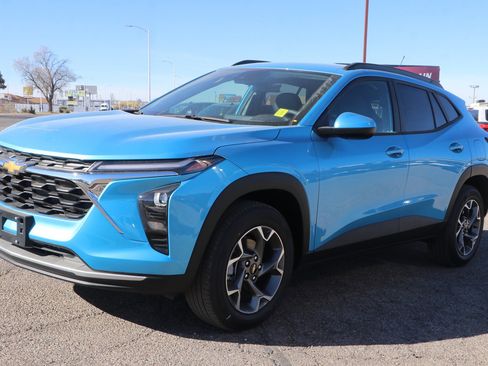 New 2026 Chevrolet Trax LT w/ LPO, Blackout Package image 3