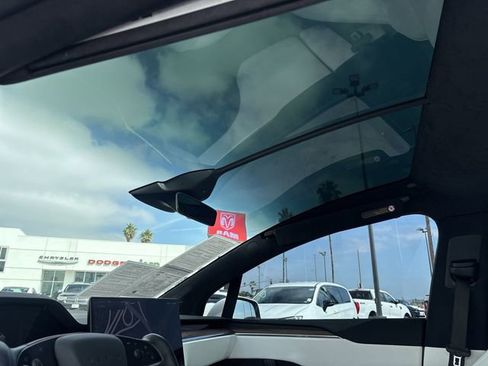 Used 2022 Tesla Model X image 25