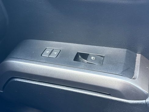 Used 2021 Toyota Tacoma SR5 w/ Trail Edition image 22