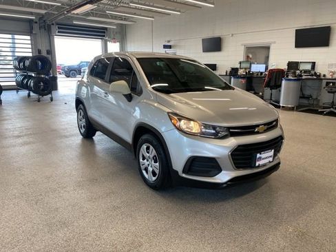 Used 2017 Chevrolet Trax LS image 3