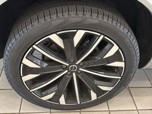 Used 2025 Volvo XC90 B6 Plus AWD/4WD image 32