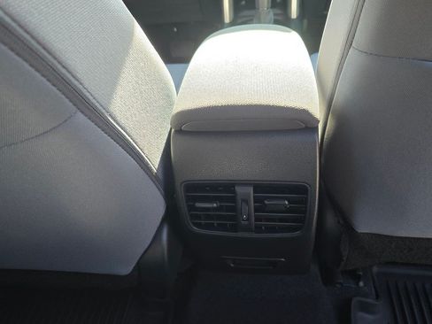 Used 2025 Toyota Corolla Cross AWD Hybrid w/ Moonroof Package image 31
