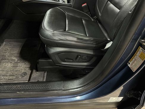 Used 2020 Ford Explorer XLT w/ Equipment Group 202A image 25