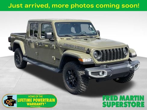 Used 2025 Jeep Gladiator Sport AWD/4WD image 1