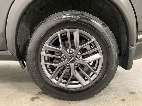 Used 2023 Nissan Rogue S image 5