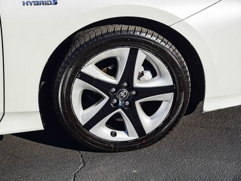 Certified 2016 Toyota Prius Four Touring image 11