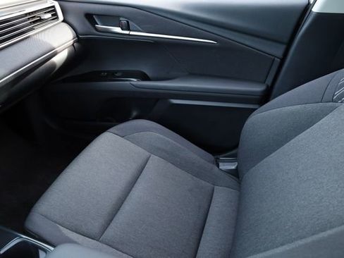 Used 2025 Toyota Camry LE image 9