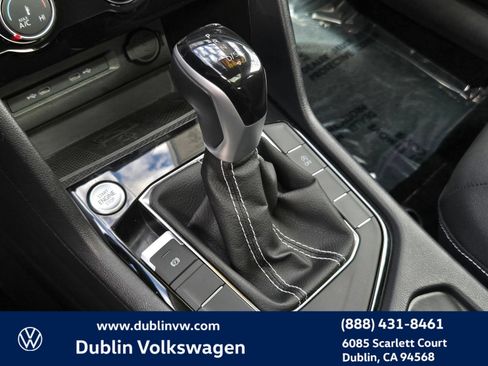 Certified 2023 Volkswagen Taos SE w/ Panoramic Sunroof Package FWD image 18