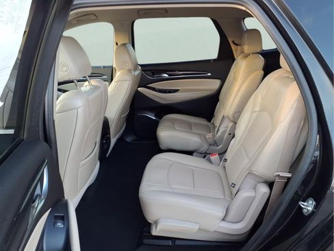 Used 2021 Buick Enclave Essence image 10