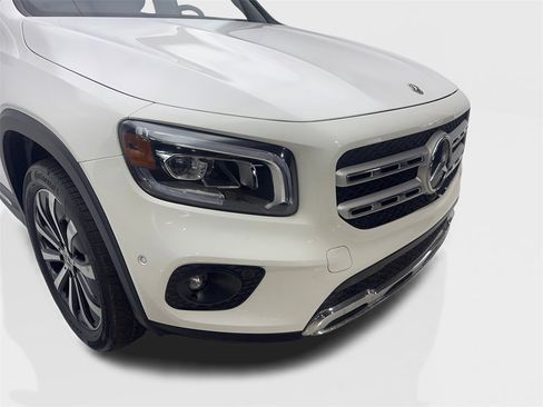 Used 2022 Mercedes-Benz GLB 250 w/ Premium Package Lite image 17
