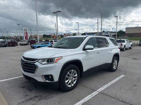 Used 2021 Chevrolet Traverse LT FWD image 3